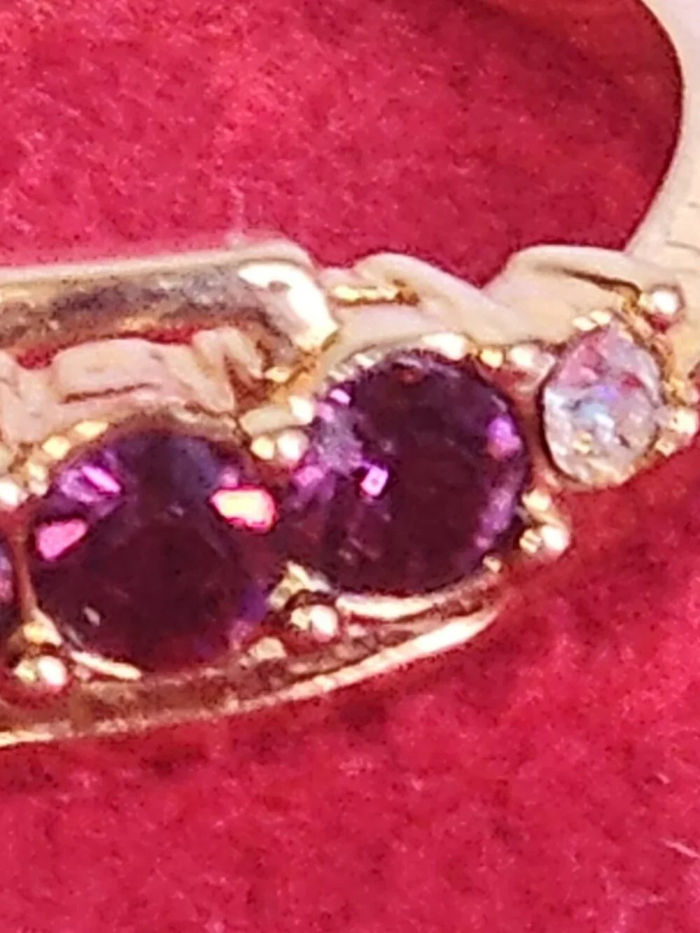 Avon Y2K Gold Tone Vintage Faux Purple Amethyst and Crystal Rhinestone Row Ring